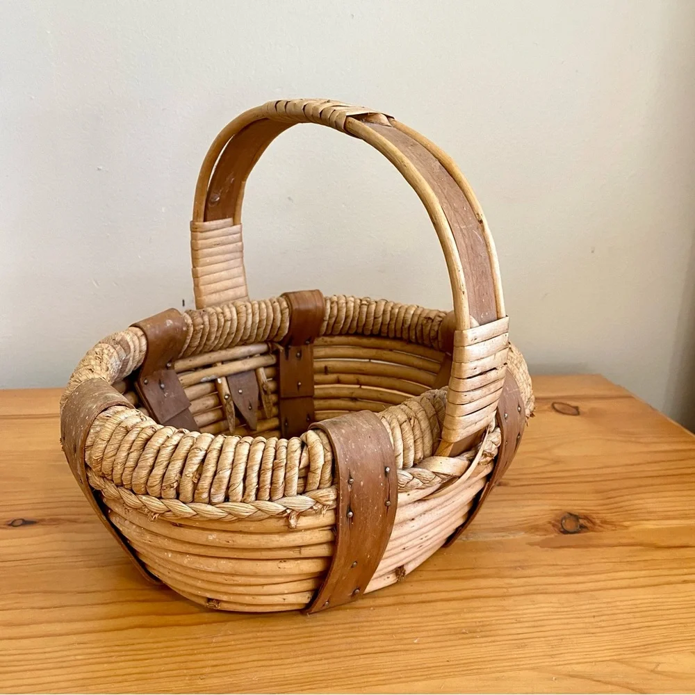 Vintage Wood Basket Oval Handmade Natural materials Rustic Cottage